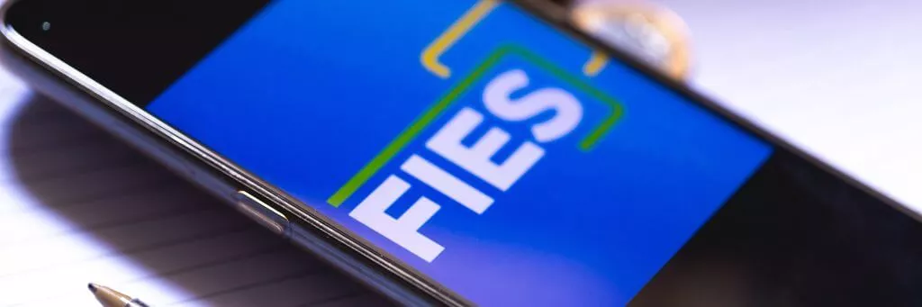 celular com tela do fies