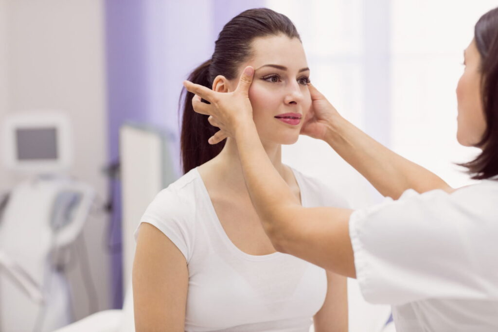 o que faz um dermatologista